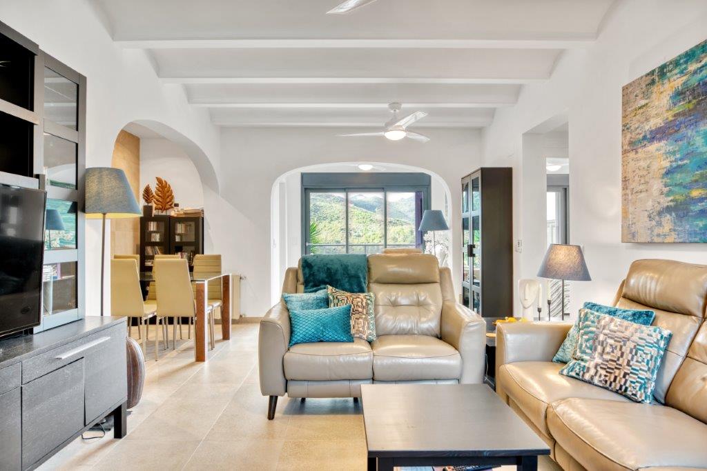 Charming villa for sale in Monte Corona