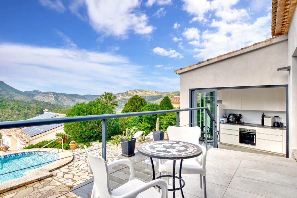 Charming villa for sale in Monte Corona